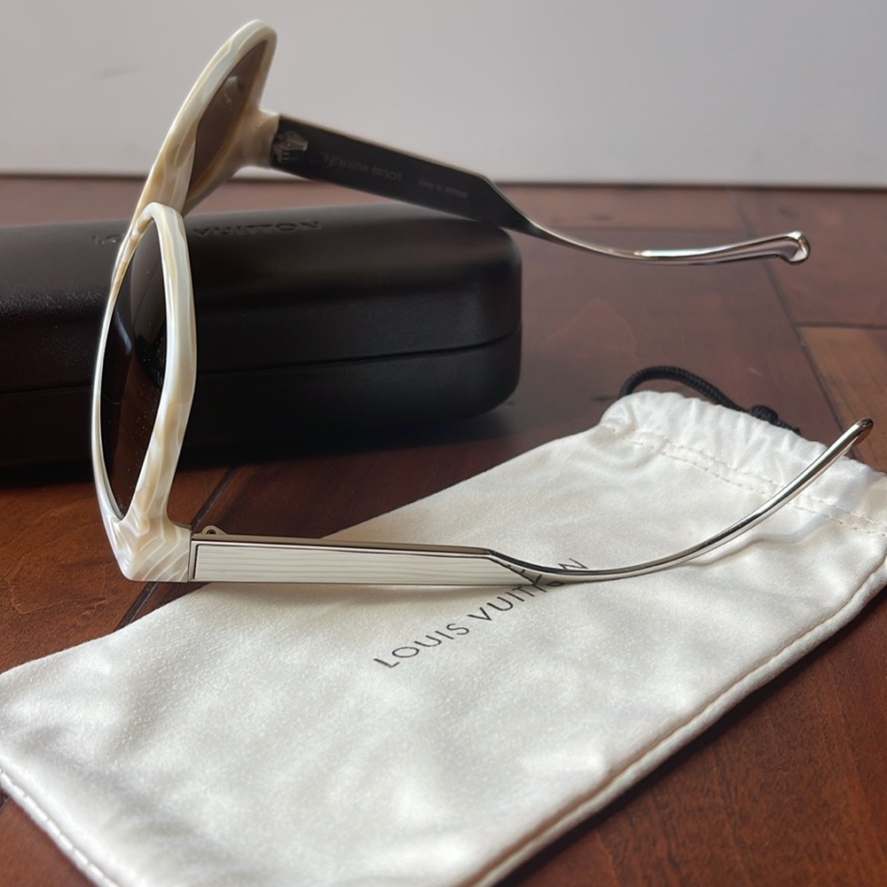 LV Round Sunglasses - Picture 7 of 10